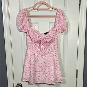 PrettyLittleThing Petite Pink Floral Dress with Puff Sleeves and zipper back